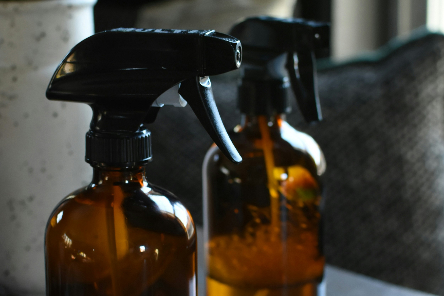 Sprühflasche zur Pflege von Wildleder